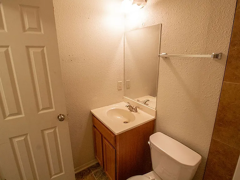 1013 W Ash St — Photo 14