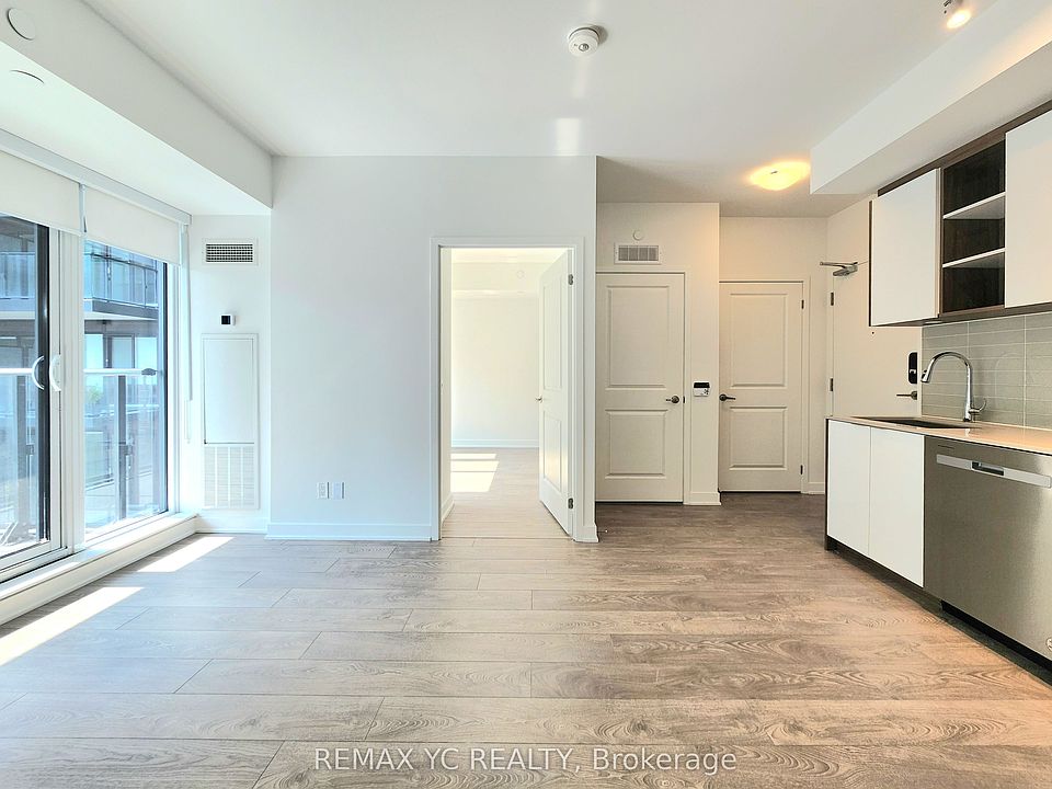 1st image of 543 Richmond St W #1212