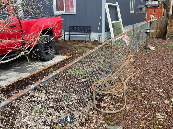 SE Dean Dr, Clackamas, OR 97015