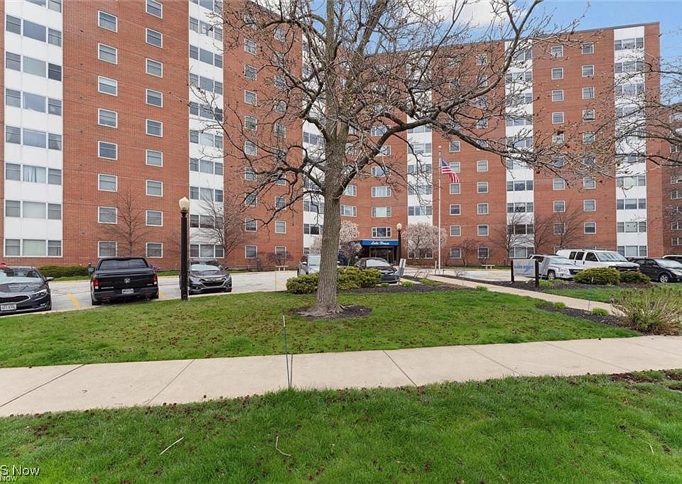 1st image of 11850 Edgewater Dr APT 901