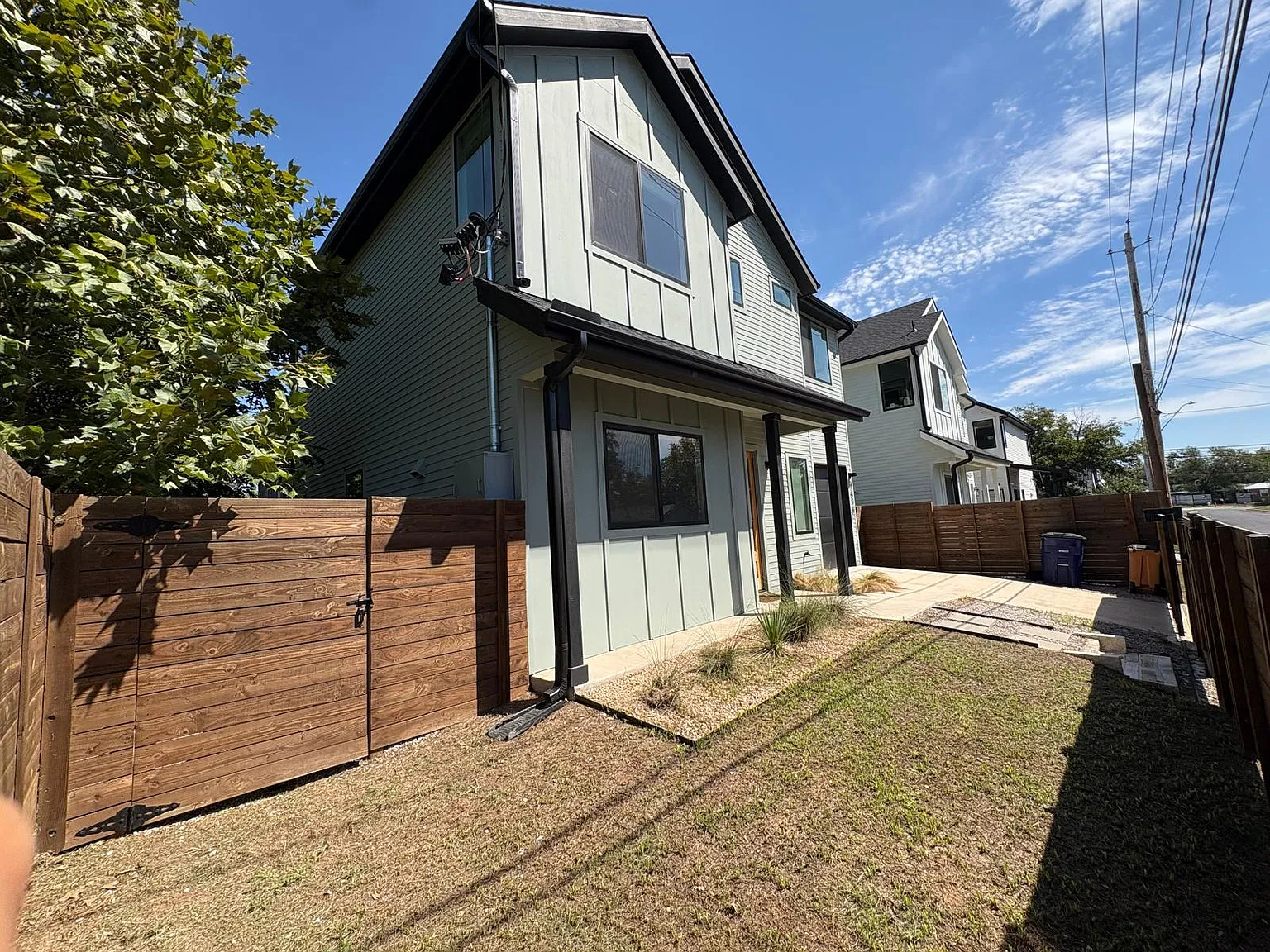 3 bed, 2.5 bath, 1620 sqft, $3,790 — Photo 3