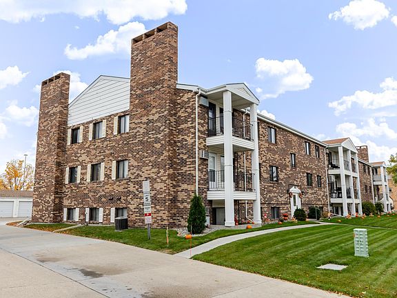 2nd image of 341 Prairiewood Cir S APT 207