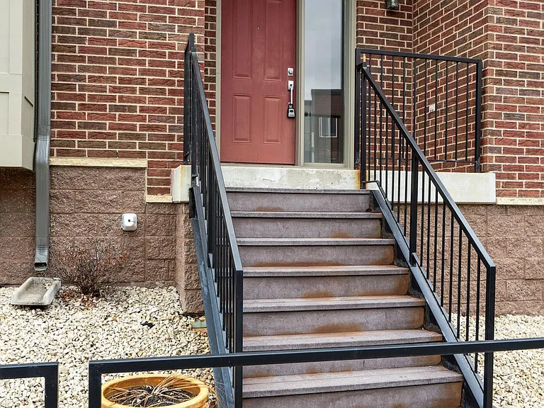 741 Victoria St S — Photo 14