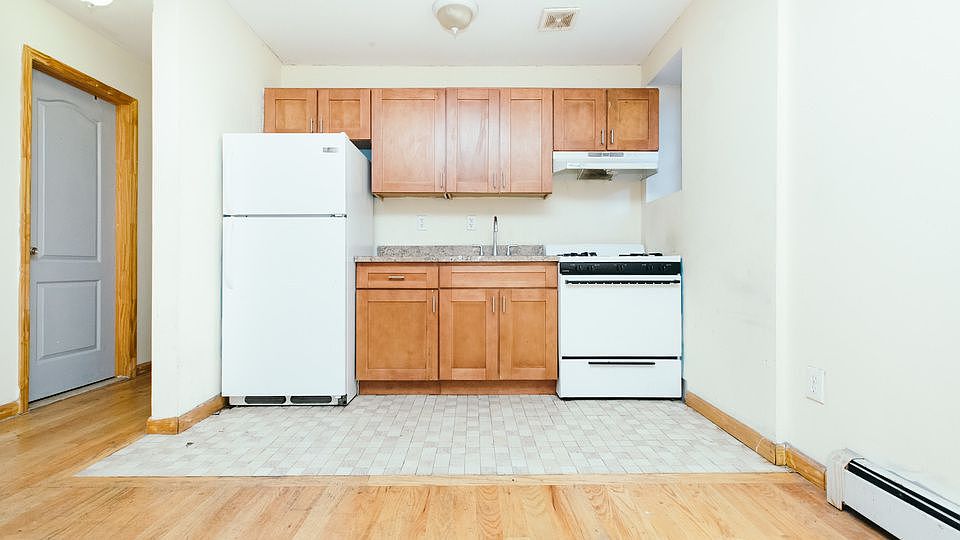 1st image of 98 Jefferson St #2