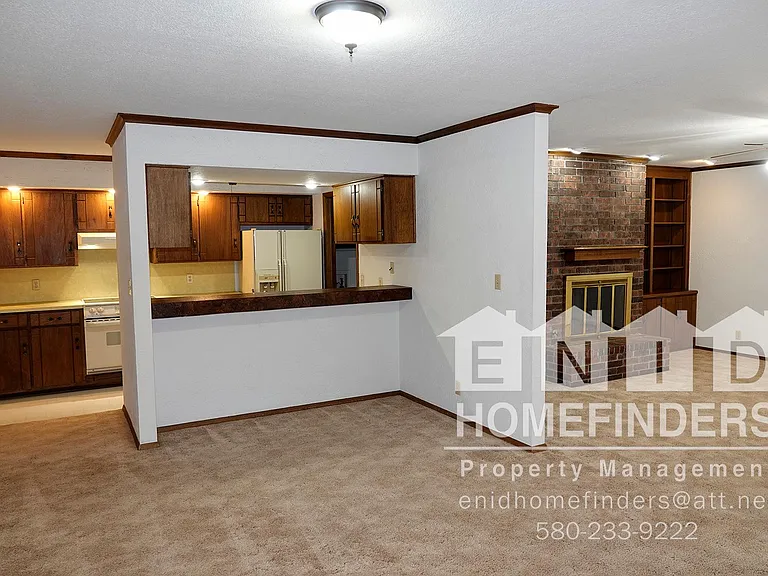 2117 Camelot Dr — Photo 7