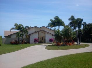 8 Carnoustie Cir, West Palm Beach, FL 33401