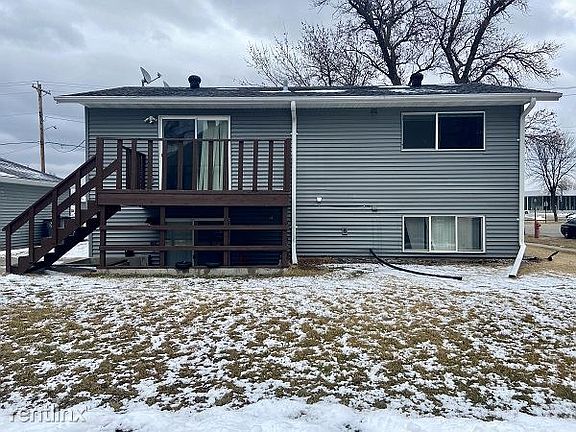 401 BACKYARD PORCH