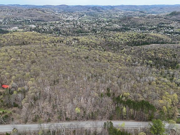 3rd image of Chemin De La Montagne