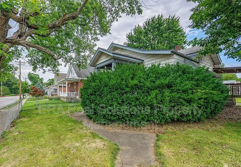 2028 W Galbraith Rd — Photo 10