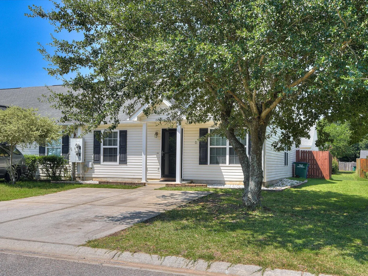 2 bed, 2.0 bath, 1092 sqft, $1,375 — Photo 2