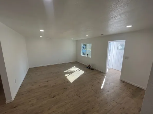 1515 W Bristol Ave, Stockton, CA 95204
