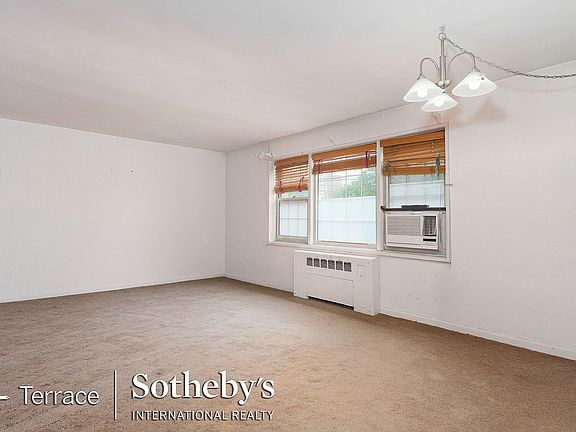 5th image of 25 Burns St APT 4C