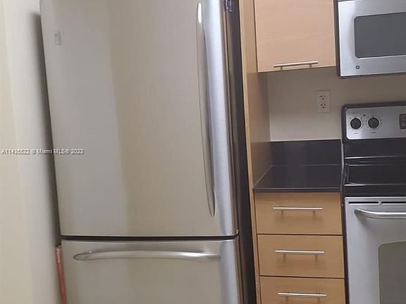 5th image of 3300 NE 191st St APT 1615
