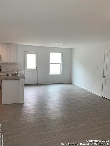 3 bed, 2.0 bath, 1129 sqft, $1,625 — Photo 3