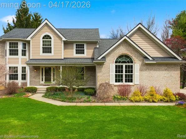 3710 Stoneridge Ct, Commerce Township, MI 48382