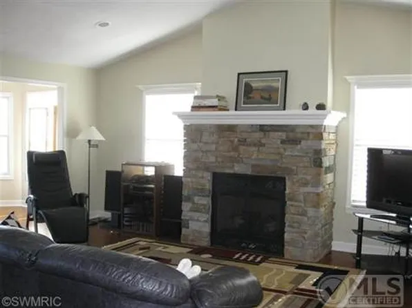 326 Singapore Ct, Douglas, MI 49406