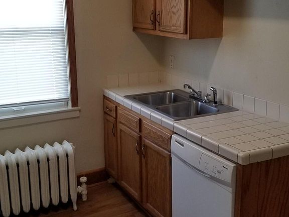 4th image of 819 Newton Ave N