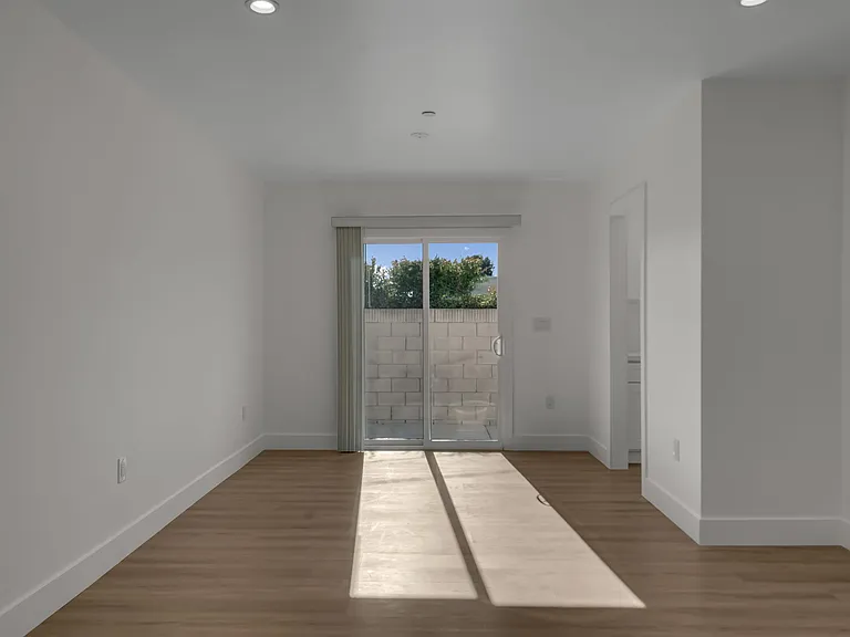 15208 Fernview St #15208 — Photo 26