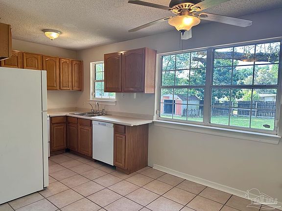3rd image of 906 Twinbrook Ave