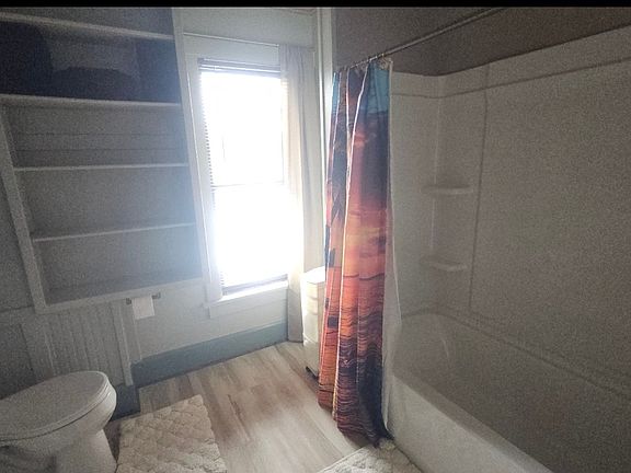 4th image of 1312 Grove Ave