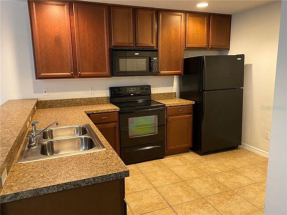 3rd image of 3759 Collingwood Ln W