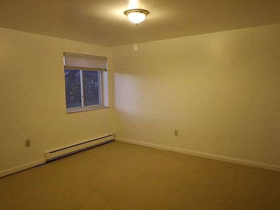 2nd image of 825 N Main St APT 4