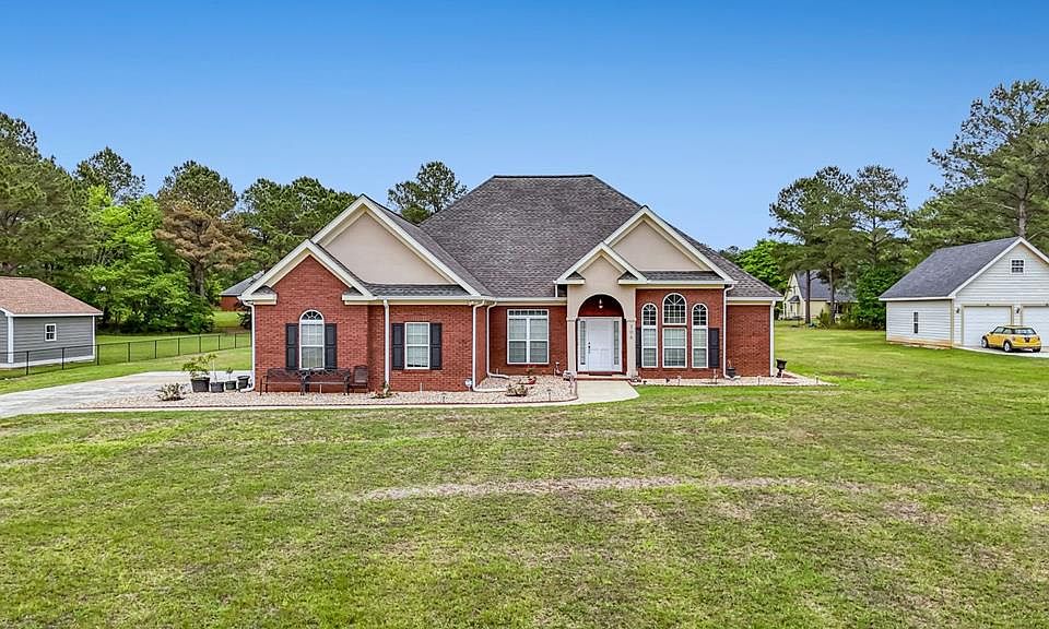 1st image of 106 Ivy Ln