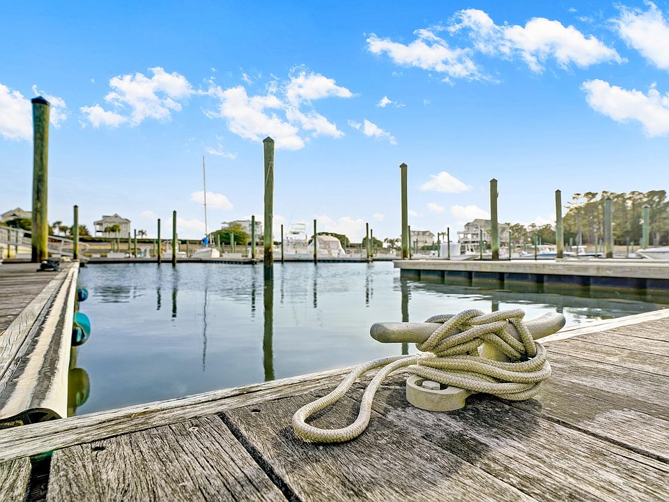 2nd image of 38 Seascape Marina Boat Slip