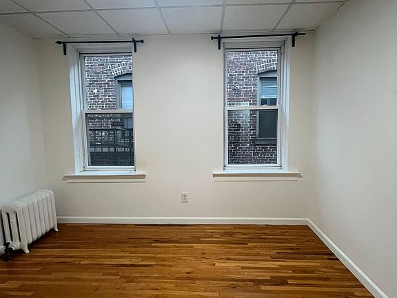 5th image of 177 W 48th St APT 17