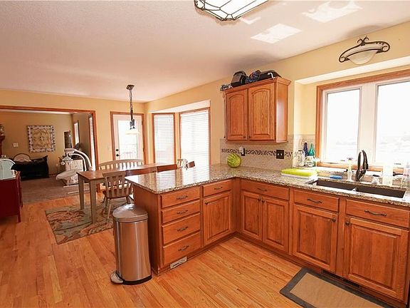 5th image of 517 Graystone Dr