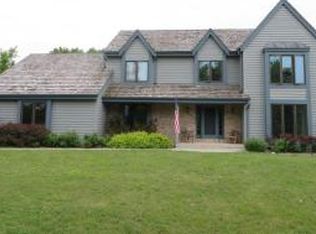 W314N8553 Frontier Rd, Hartland, WI 53029