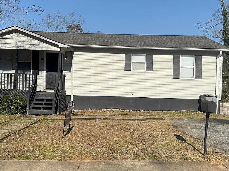 114 Celestial St — Photo 2