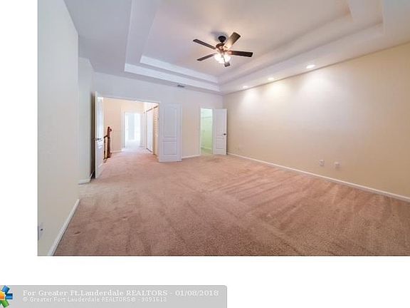 Master bedroom - tray ceiling
