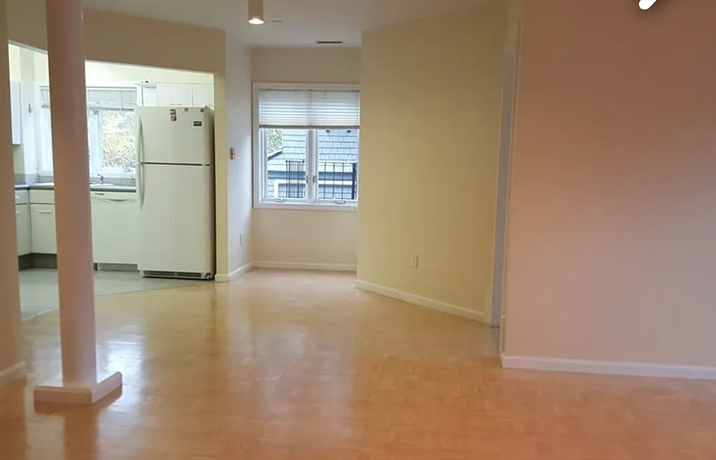 Building Photo - 121 Longwood Ave #2B