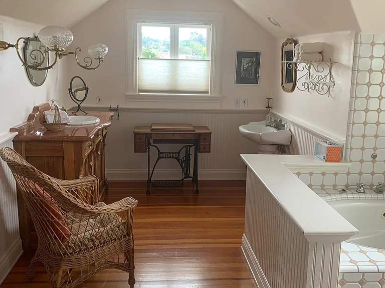 Third floor Master bathroom