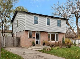 8 Grenoble Rd, Hamilton, ON L9C 6K6