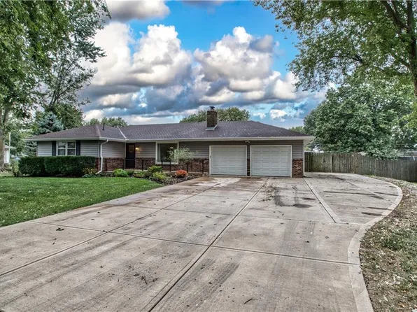 19508 Conser St, Stilwell, KS 66085