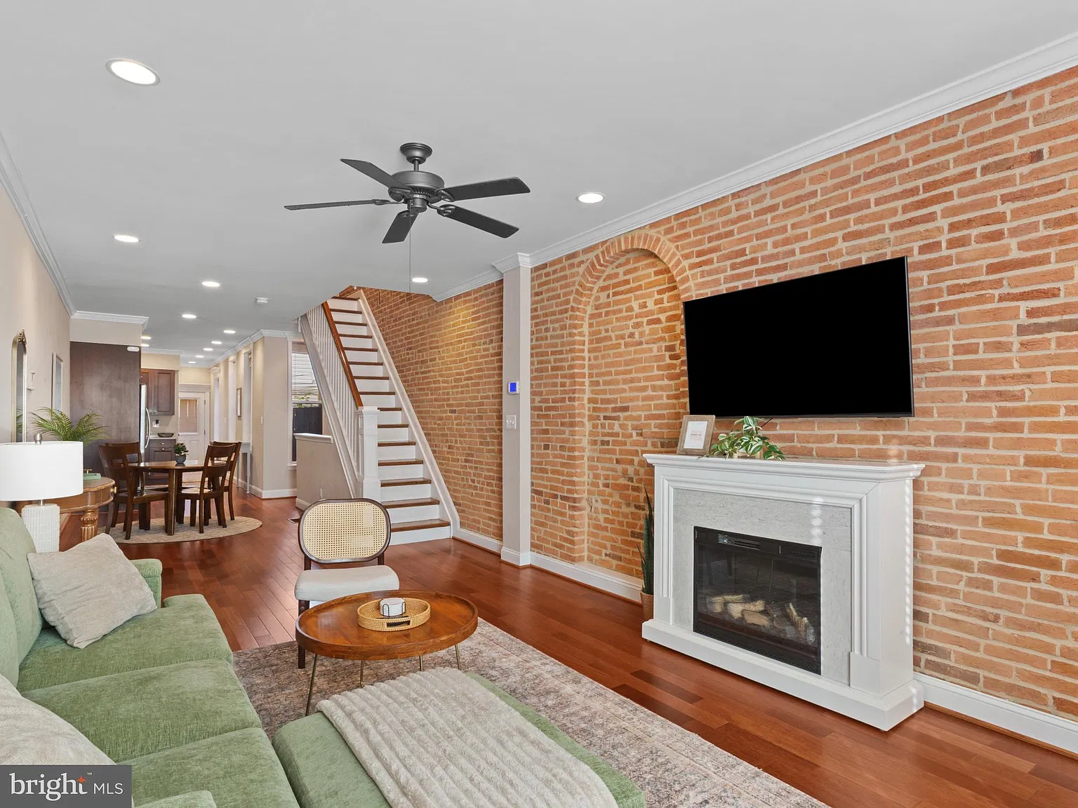 2 bed, 2.5 bath, 1618 sqft, $2,800 — Photo 2