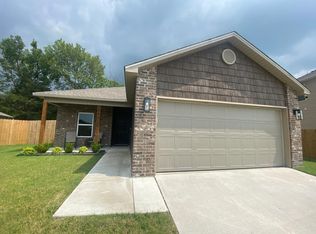 4604 W Hoover Loop, Fayetteville, AR 72704