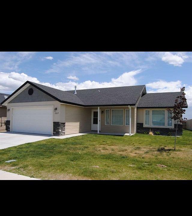 1st image of 807 Parkwood Dr