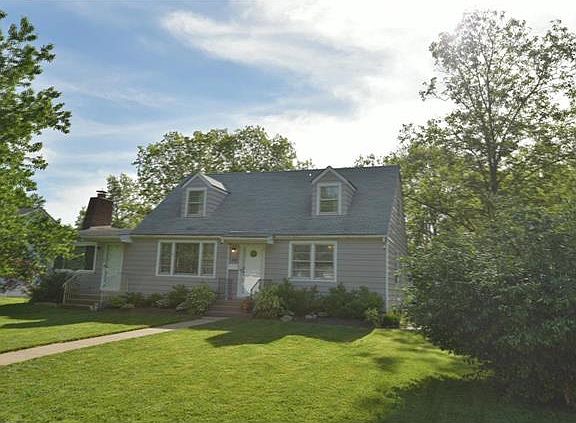 2nd image of 208 N Edison St