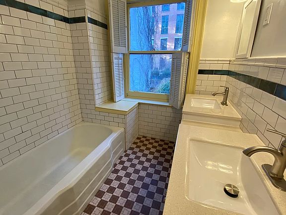 4th image of 117 E 35th St APT 3