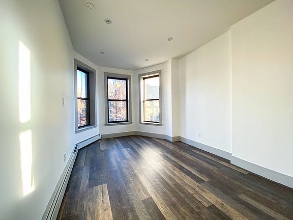5th image of 1961 Madison Ave #D22