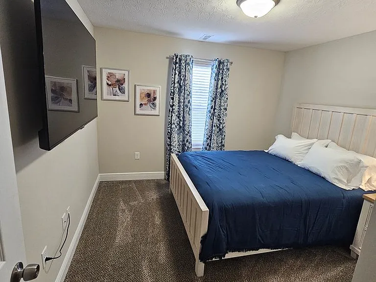 2224 Morris Ave — Photo 41