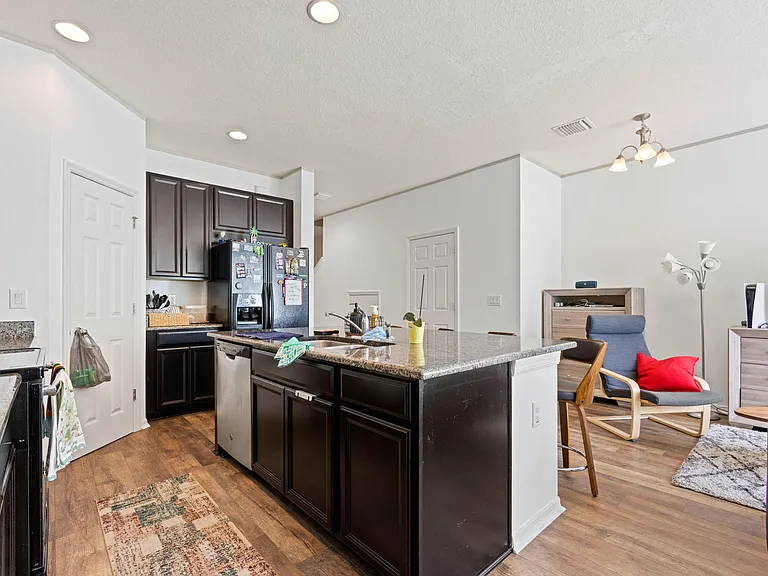 6917 Woodchase Glen Dr — Photo 12