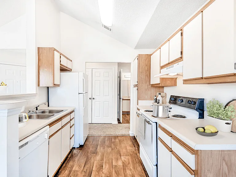 Overlooke at Simms Creek Apartments — Photo 18