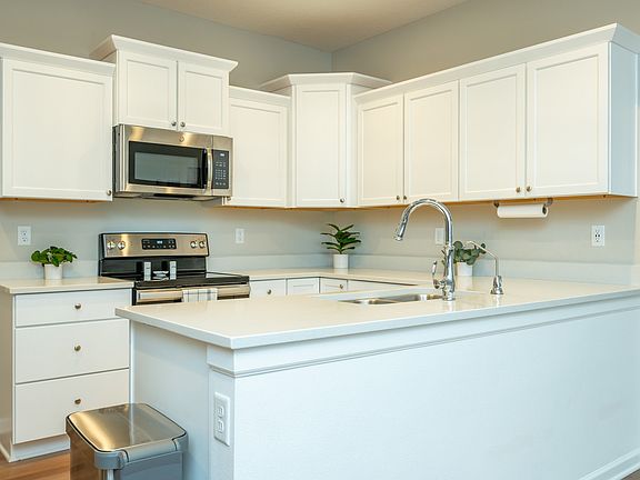 5th image of 1559 Primrose Dr SE