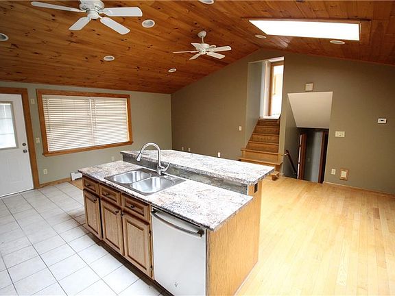 5th image of 7 Rolling Meadow Dr N