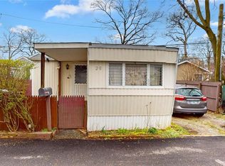 20 Cedar Ave, Bay Shore, NY 11706