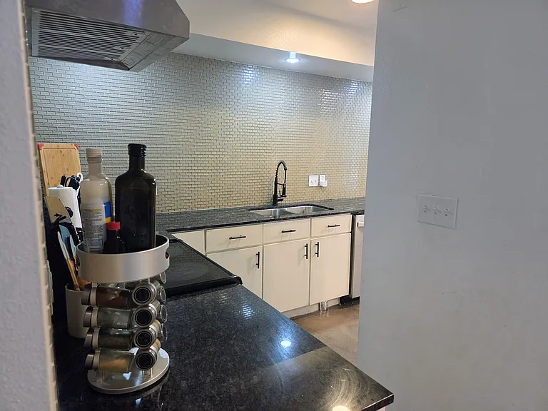 2200 Dickson Dr #124 — Photo 5